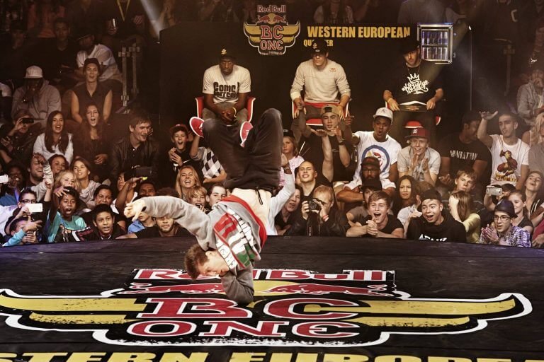 Superare le Sfide della BreakDance: Consigli e Tecniche per Diventare un Campione